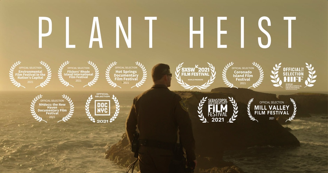 Filmaffisch för en miljödokumentär med titeln 'PLANT HEIST' och en siluett mot ett naturlandskap.